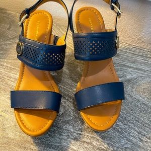 Tommy Hilfiger wedge shoes blue and tan size 7